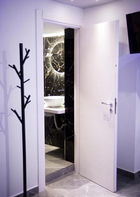 Suite Napoli Sotterranea Con Jacuzzi Buitenkant foto