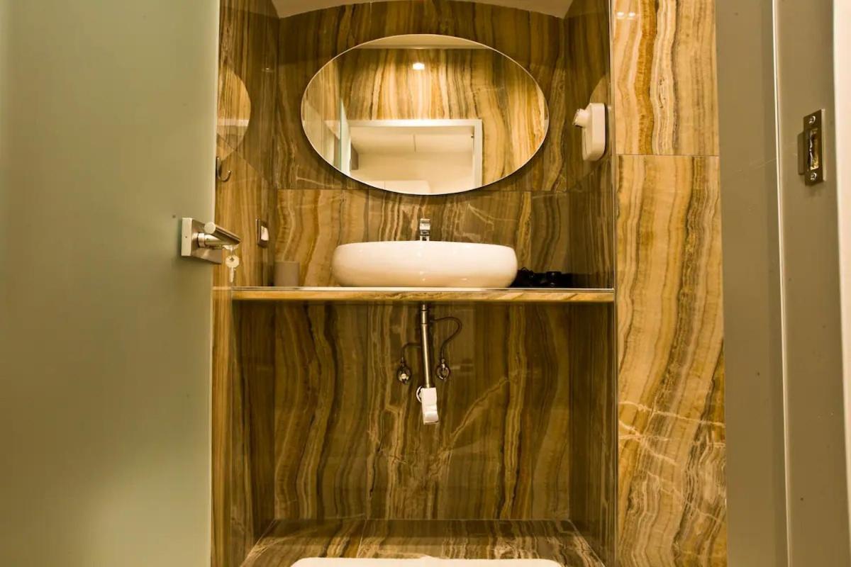 Suite Napoli Sotterranea Con Jacuzzi Buitenkant foto